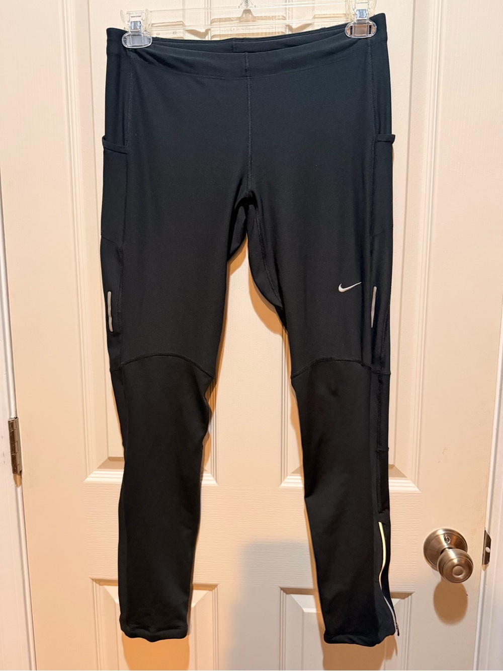 Nike Women’s Black Athletic Leggings with Side Pockets and Leg Zippers